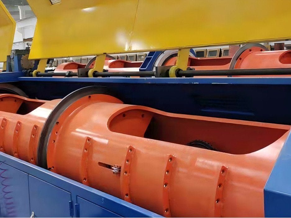 Tubular stranding machine