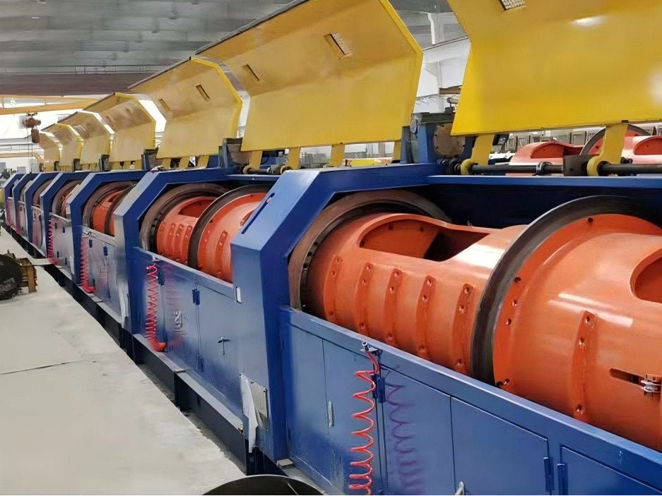 Tubular stranding machine